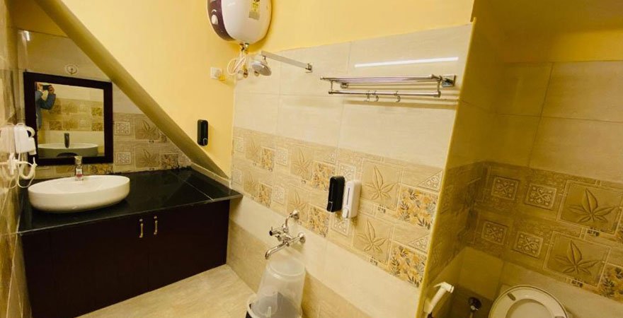 aakash-rooms-bathroom-1