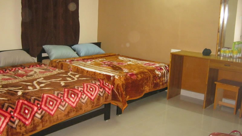 Family room with twin beds