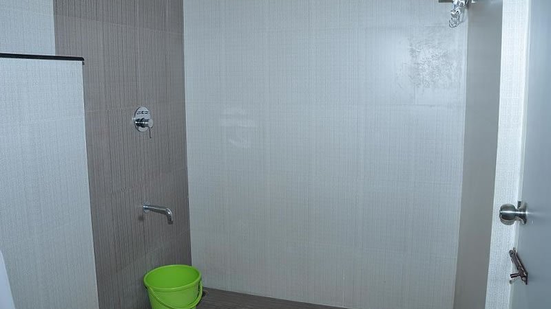 Walk-in shower room