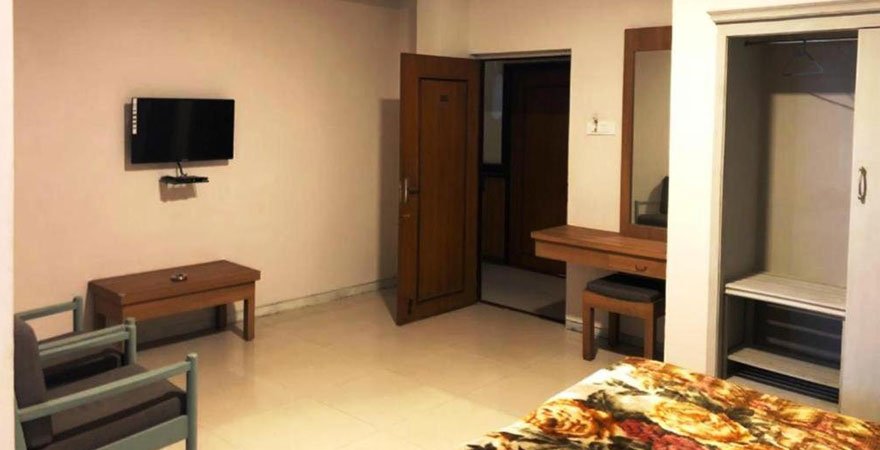 hotel-preethi-palace-bathroom-3