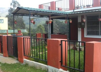 Mountside Cottage with private veranda, green lawn, and panoramic hillside surroundings