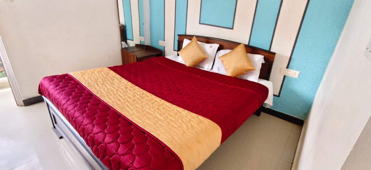 Double bed with red and gold bedding