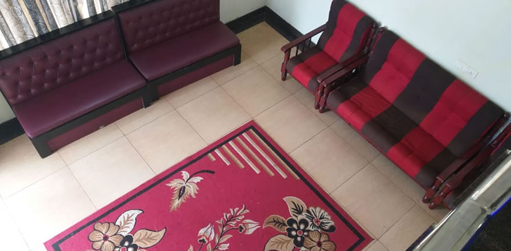 Comfortable living room with sofa seating and rug at Toy Cottage