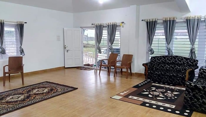 Hall with sofa at Vivin Cottage