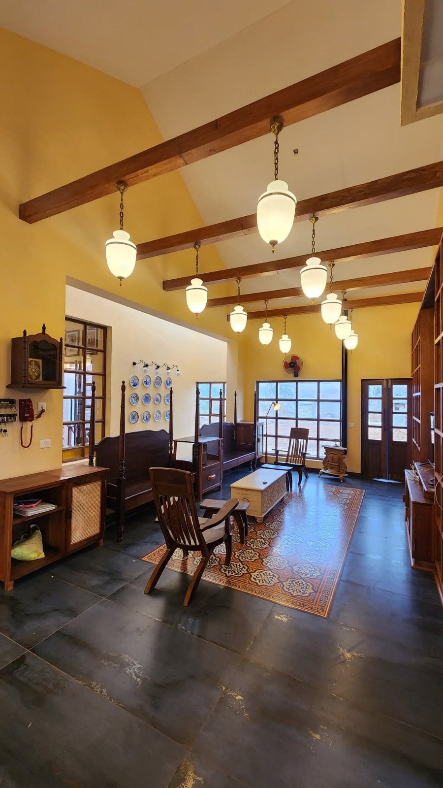 Warm sitting area with pendant lights